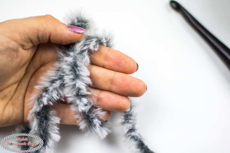 How to Easily Make A Beautiful Faux Fur Pom Pom - Crochet 365 Knit Too