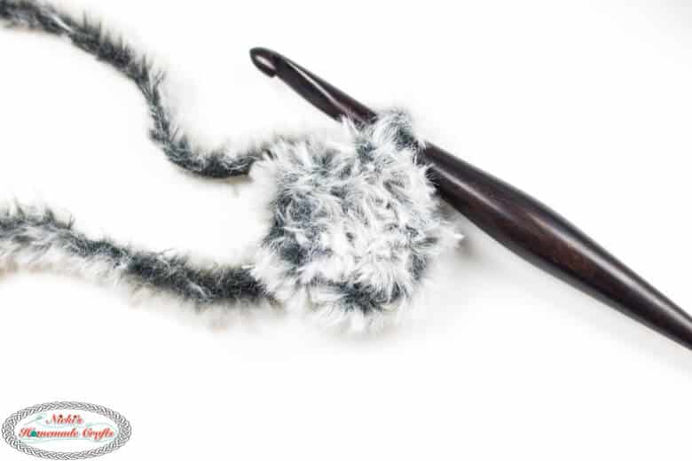 Faux Fur Pom Pom Ball DIY Fur Pom Poms for Hats Shoes Scarves Pompoms –  yarnshopbyStayAlive