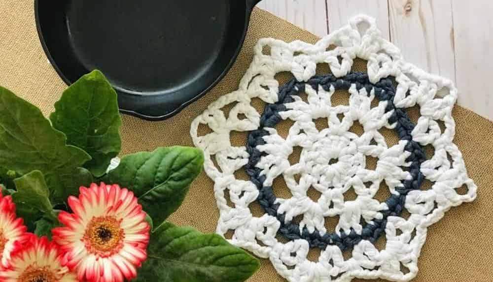 https://www.nickishomemadecrafts.com/wp-content/uploads/2022/03/30-Minute-Trivet-Hot-Pad-Crochet-Pattern-Free.jpg