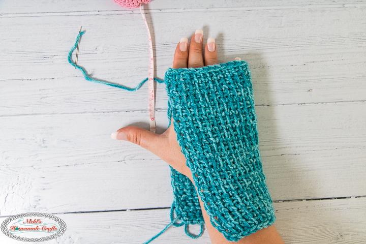 Quick & Easy Crochet Fingerless Gloves - FREE Pattern + Video Tutorial -  Hayhay Crochet