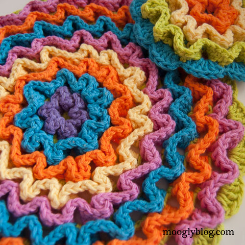 10 Free Wiggle Crochet Patterns to Amaze You - Nicki's Homemade Crafts
