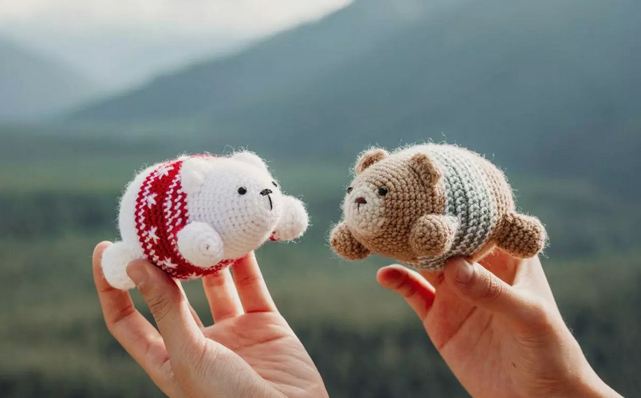 https://www.nickishomemadecrafts.com/wp-content/uploads/2023/11/polar-bear-amigurumi-christmas-sweater.jpg